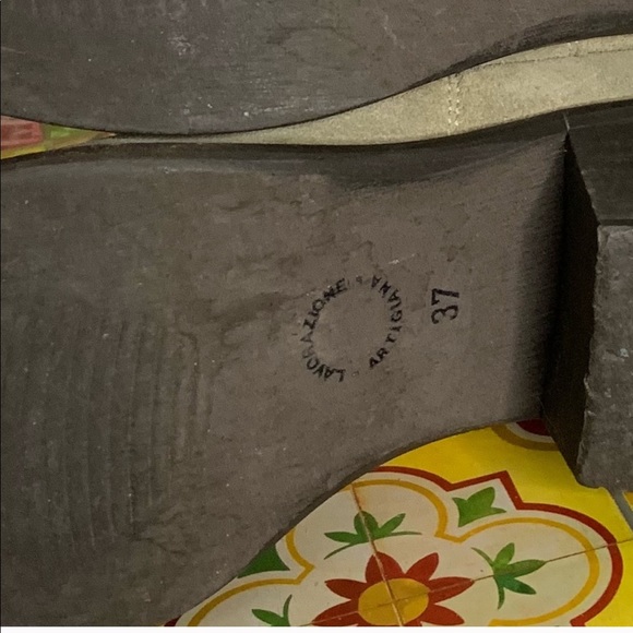 Italian Soft suede bootie like new - Picture 3 of 3